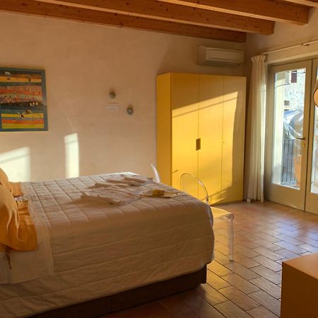 L'Isolo B&B E Case Vacanza モンツァンバーノ エクステリア 写真