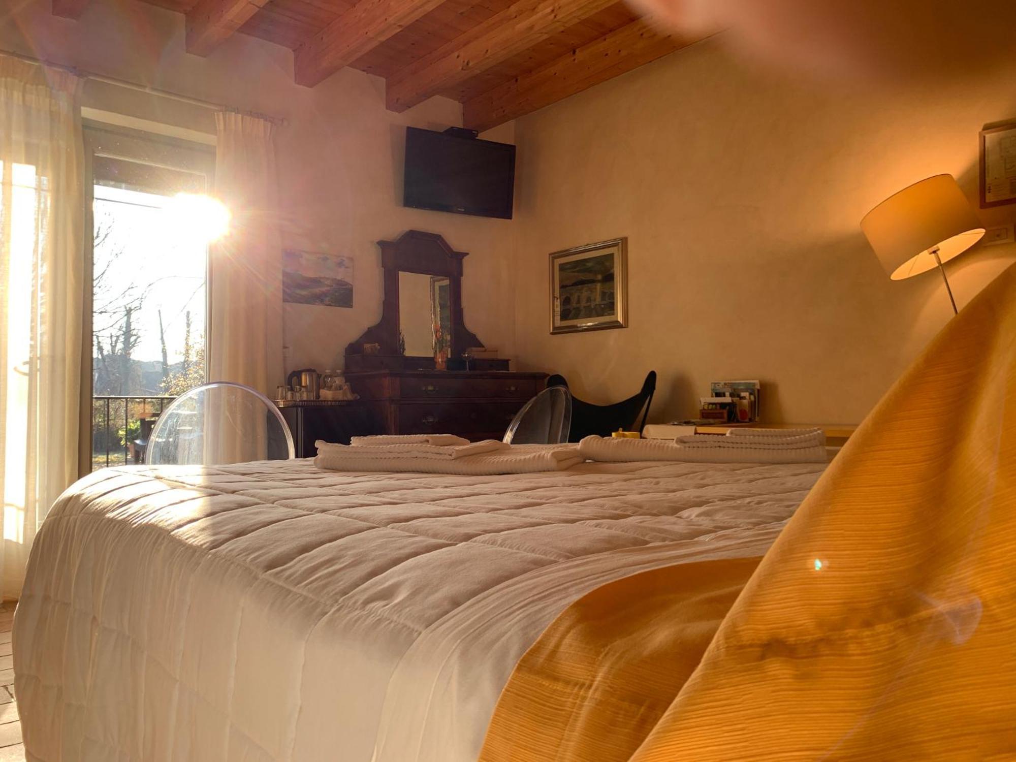 L'Isolo B&B E Case Vacanza モンツァンバーノ エクステリア 写真